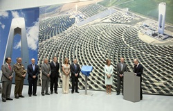 Los Reyes inauguran la planta solar PS20,la mayor central comercial de torre del mundo