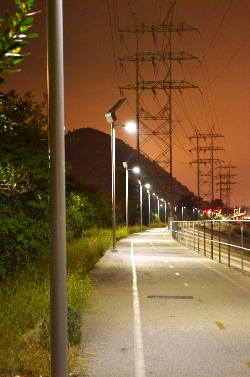 Las farolas solares de Carmanah iluminan una ruta en bicicleta de Los Ángeles Las farolas solares de Carmanah iluminan una ruta en bicicleta de Los Ángeles