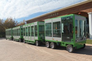El nuevo tren turístico eléctrico-solar de Torres permite reducir las emisiones de CO2 en un 50%