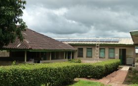 Instalación FV híbrida para mejorar la calidad de vida de los habitantes del barrio de Gonfreville en Bouaké