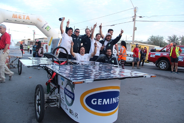 Eco Racing Team y Tokai ganan Carrera Solar Atacama 2014
