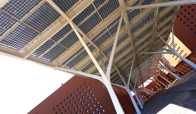 La Universidad Politécnica Mohamed VI en Marruecos ya cuenta con una moderna pérgola fotovoltaica de Onyx Solar