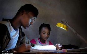 VELUX lanza un concurso de diseño para llevar luz sostenible a África