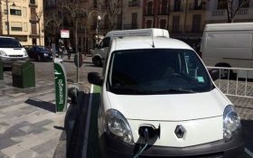 Inauguración 4 puntos de recarga de vehículo eléctrico en Alcoy (Alicante)