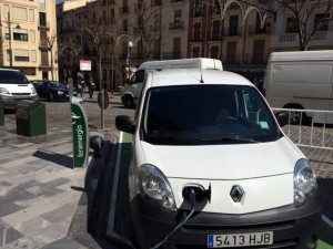 Inauguración 4 puntos de recarga de vehículo eléctrico en Alcoy (Alicante)
