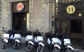 Burguer King se suma a las entregas limpias con seis scooters eléctricos