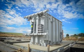 Proyecto eólico Aurora recibe transformador de poder en sitio de construcción