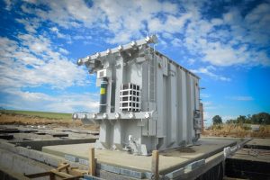 Proyecto eólico Aurora recibe transformador de poder en sitio de construcción