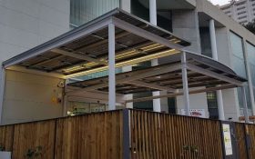 Cubierta Solar presenta su nueva oficina sostenible con una pérgola fotovoltaica que reduce el gasto en consumo eléctrico en un 46%