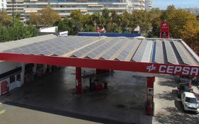 Cepsa comienza la instalación de paneles solares en sus estaciones de servicio