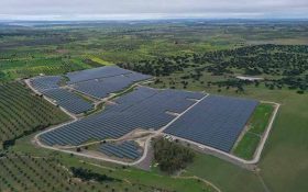 Holaluz y Wirtgen Invest firman un PPA (contrato de compraventa de energía) para cuatro parques en Portugal