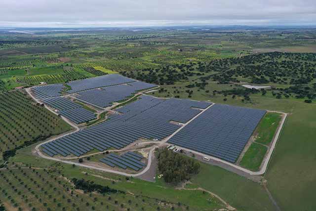 Holaluz y Wirtgen Invest firman un PPA (contrato de compraventa de energía) para cuatro parques en Portugal