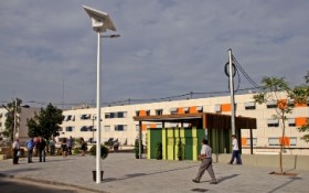 Ayuntamiento de Alicante instala una novedosa farola solar con tecnología LED