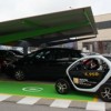 Lilly da un paso más en su compromiso con la sostenibilidad y su promoción entre los empleados e instala un poste de carga para coches eléctricos