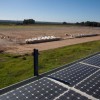 Se instalan las placas solares de la primera planta fotovoltaica de autoconsumo colectivo que se construye en Sevilla sin primas ni subvenciones